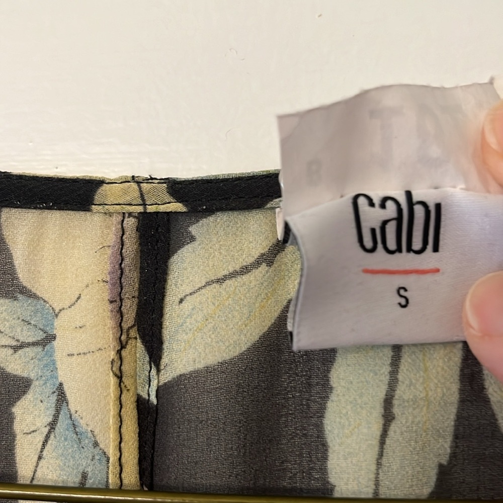 Cabi Ruffle Sleeveless Flowy Top - Picture 4 of 7